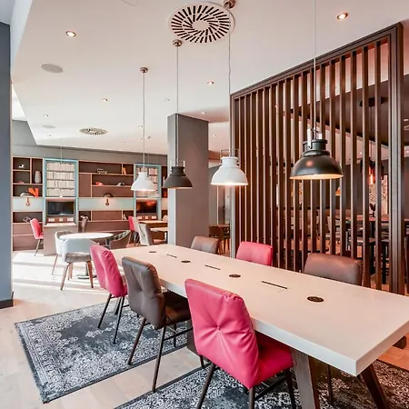 Premier Opernhaus מלון