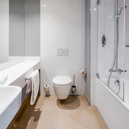 Premier Opernhaus מלון