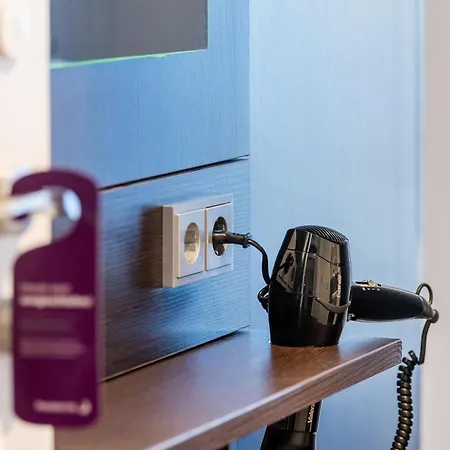 Premier Opernhaus מלון 3*