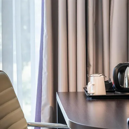 Premier Opernhaus מלון