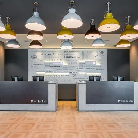 Premier Opernhaus מלון